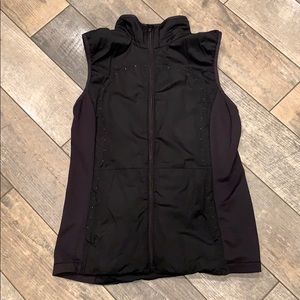 Women’s Lululemon Run for Cold Black Vest-size 12